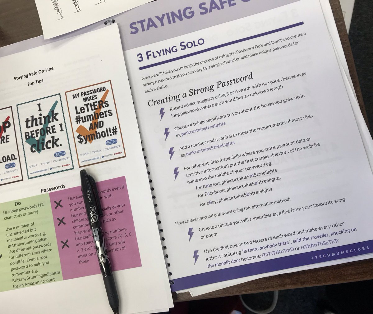 leedslibraries's tweet photo. A brilliant #techmums session today @DewsburyRoadHub we covered the theme of Staying Safe Online💻Lots of great discussions and accessing really good resources, giving helpful advice and guidance for keeping their children safe online! Creating new secure passwords too!🙌📚🔒 https://t.co/ndwhJxv4IO