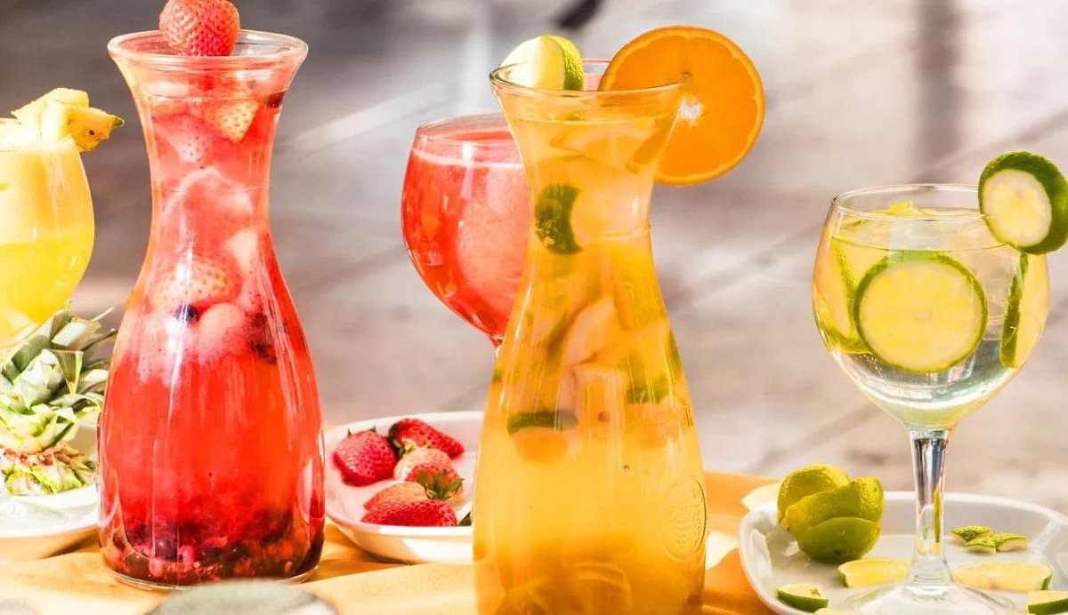 JorgeCarmo9's tweet photo. #drinks #beer #wine #coffee #Portugal 🇵🇹🍺🍷☕️🍸🍹 Food is on the table, but it is not alone! >> The Ultimate Guide to Portuguese Drinks https://t.co/DRnx7vapZt https://t.co/CPC4tQMrHR