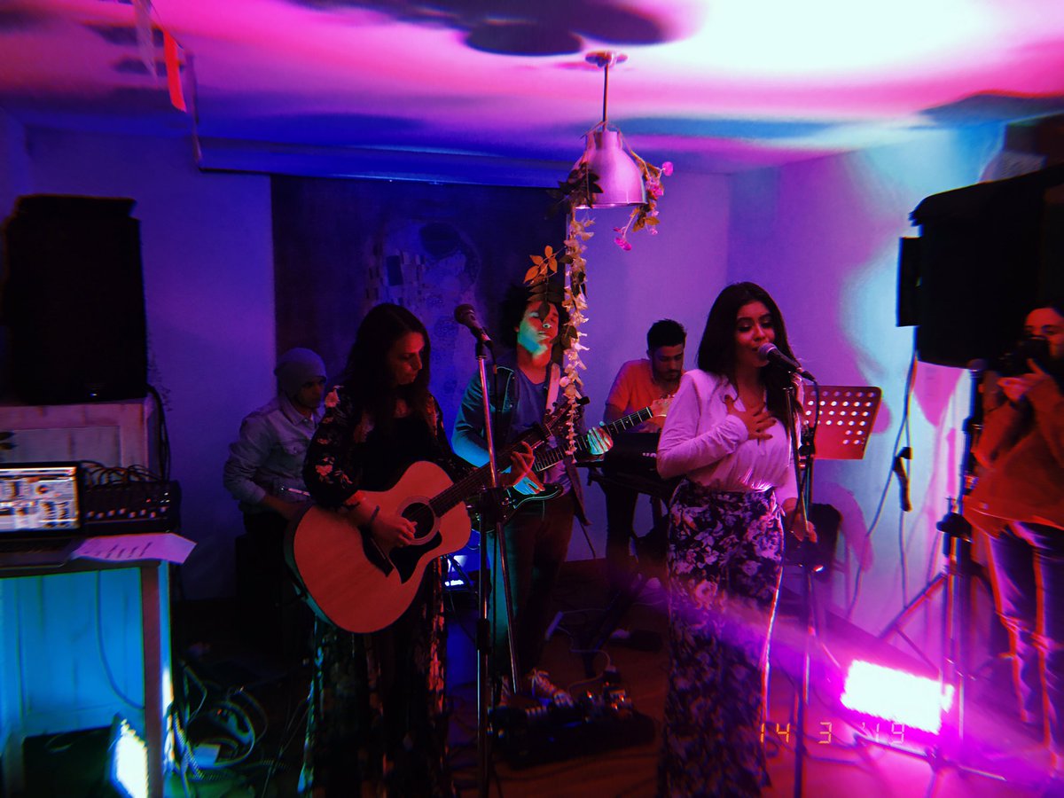 Sigue llenándonos con tu magía <a href="/Julivelasquez_/">Juliana Velásquez</a> eres 
G I G A N T E.✨