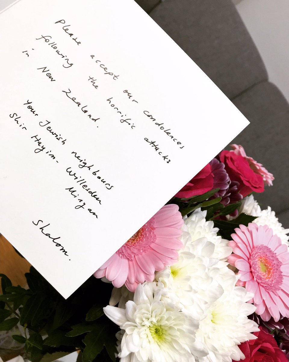 alkhoei_org's tweet photo. Received this lovely bouquet from our Jewish neighbours. We will stand united against terrorism. #Interfaith #Unity #NewZealandMosqueAttack #NewZealandMosqueShooting #ChristchurchMosqueAttack #ChristchurchTERRORISTattack #Islamophobia https://t.co/DreTKW7V2K