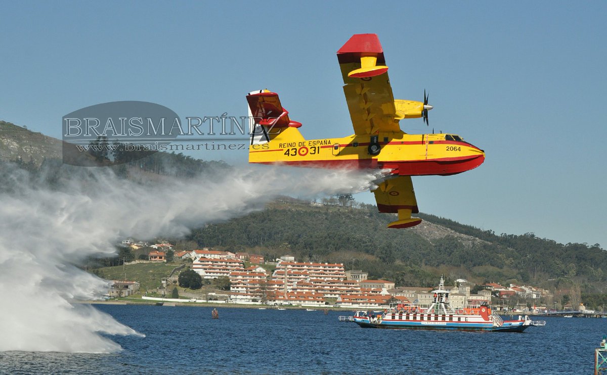 brais_camposino's tweet photo. Varios #desaparecidos na desembocadura do Rio Miño tras un incendio no Ferry. Así foi o simulacro deste venres entre #Galicia e #Portugal. @GardacostasGal @112Galicia #AXEGA #ARIEM112 https://t.co/1lYJjDhiwJ