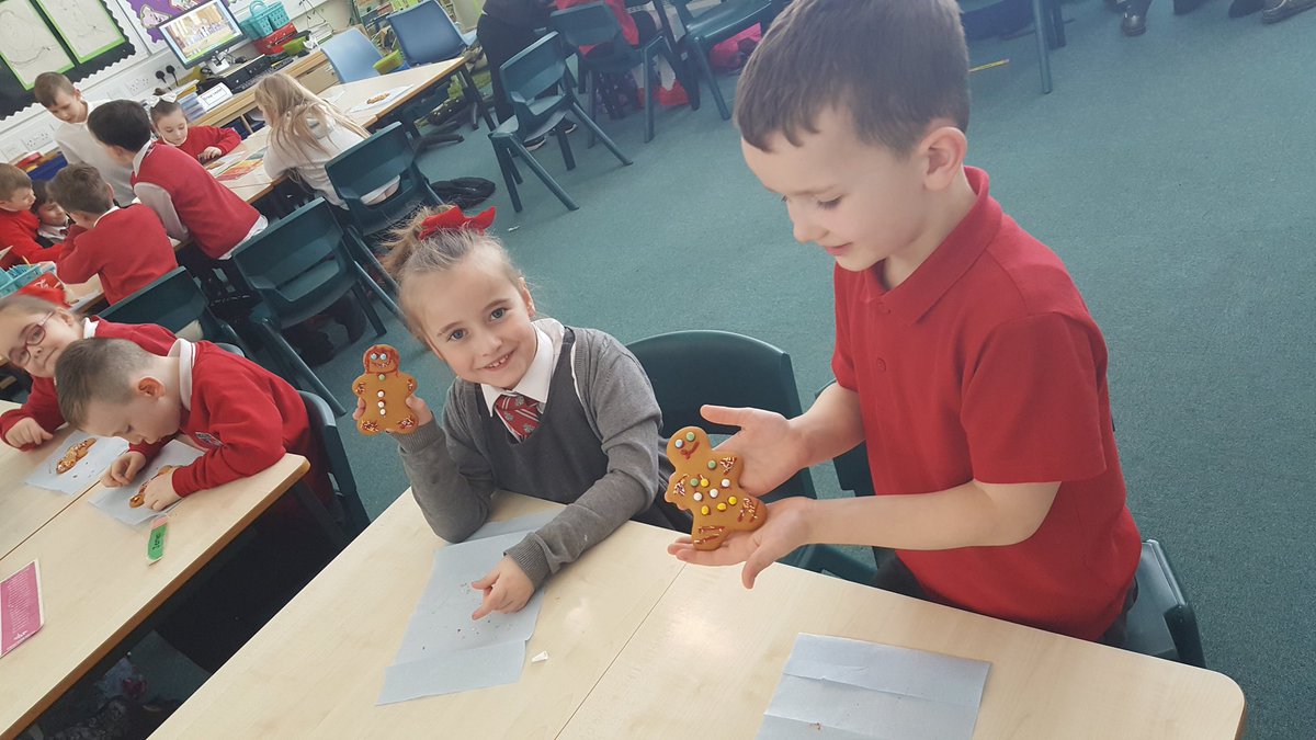 KatieDSouza1's tweet photo. Gingerbread at magic time...Miss Montgomery and Ms D'Souza thought we'd ALL earned magic time this term! https://t.co/ulpvOx3by1