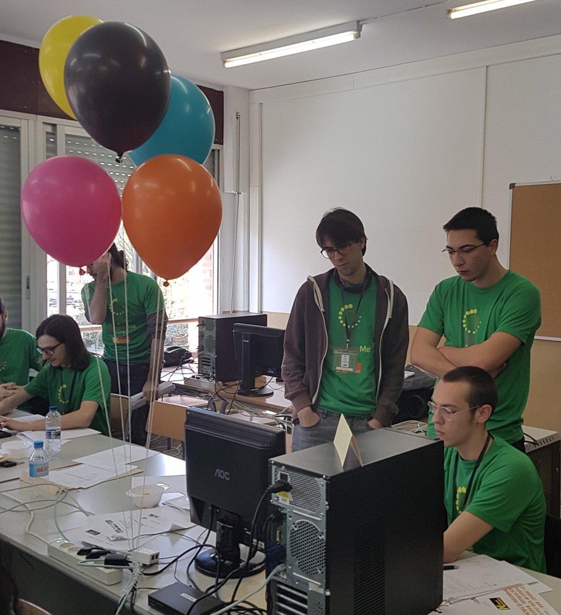 INSelPla_Cicles's tweet photo. L'equip @INSelPla de #Banyoles guanya el premi a l'equip més ràpid i es classifica  en una meritòria 5a posició que li pot permetre anar a la final  de #Madrid.
Final catalana del concurs de #programació @programame realitzada al @nicolaucopernic de #Terrassa

#PlaEstany #Girona https://t.co/XNTbZhGJYK