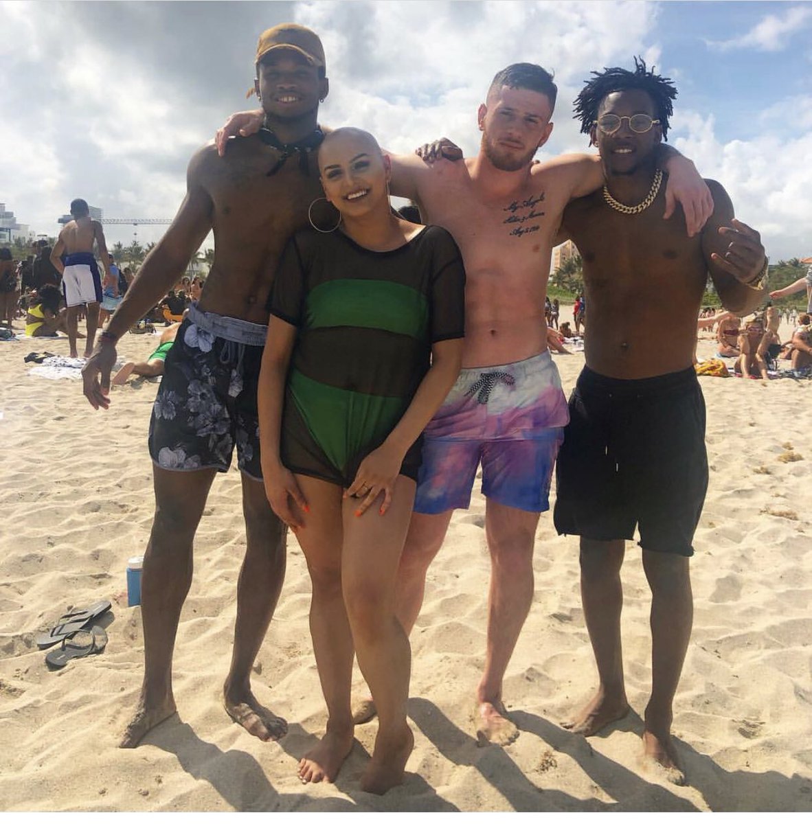 Tipton_05's tweet photo. If you know the girl in this photo please let us know she changed our lives. We went out with attention to spread love, share love, and give love but she brought it upon us with a smile. If you know this girl’s instagram or anything please tell us. https://t.co/uorqlJL1Aw