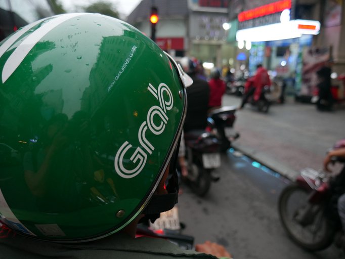 PoyetBenjamin's tweet photo. The big new #Singapore hiring spree that #banks wish wasn’t happening 
#Tech #Grab #Razer #Revolut 
https://t.co/uuWtoGNOu8 https://t.co/8FmKHmruNv