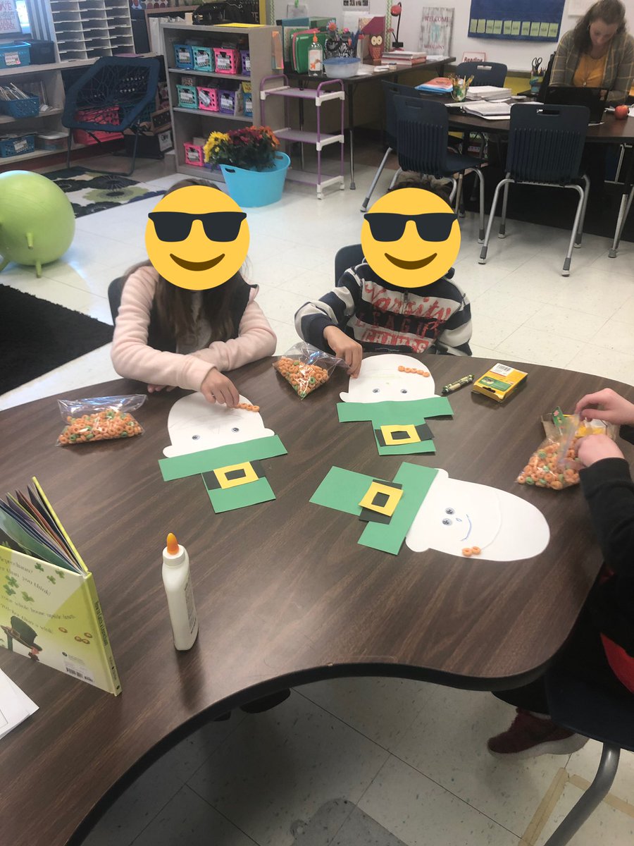MissMonighan's tweet photo. First Grade caught some leprechauns today! #HowToCatchaLeprechaun #StPatricksDay #ReadAloud #bearsba https://t.co/cseppqumhX
