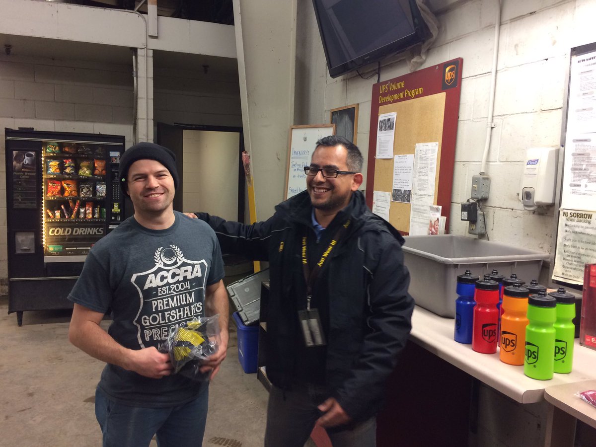 AbriaYoungUPS's tweet photo. #RecognitionFriday at #KingstonUPS we recognized the preload team for all of their hard work. Thanks for all you do each and everyday. #HeavyLifters #PreloadTeam #CapitalExtended π¦ππͺπΌπ https://t.co/d2DxfcYVX8