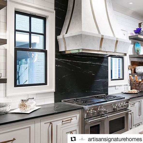 builtbybrosco's tweet image. Happy Friday! Check out this kitchen from #artisansignaturehomes - perfect! 

#windsorwindows #kitchen #keepcraftalive #kitchenrenovation #dreamkitchen @Windsor_Windows