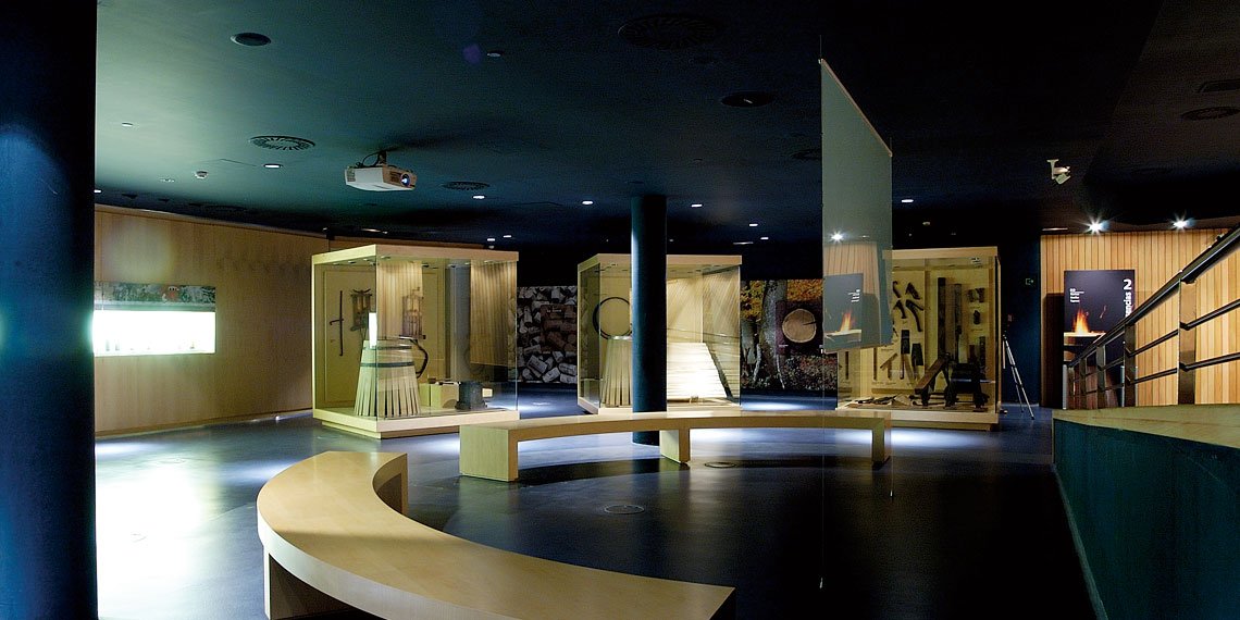 osaba_ilumina's tweet photo. Bodega, restaurante y museo 🍇🍷 Descubre nuestro #proyectochulo de #lightingdesign para @Vivanco_es 💡✨ Una #iluminación moderna, elegante y eficiente al servicio de la #culturadelvino 🔝🔝🔝 https://t.co/m4OmKyz51w #lighting #design #iluminación #diseño #interiorismo https://t.co/Oq0jgm4dpo