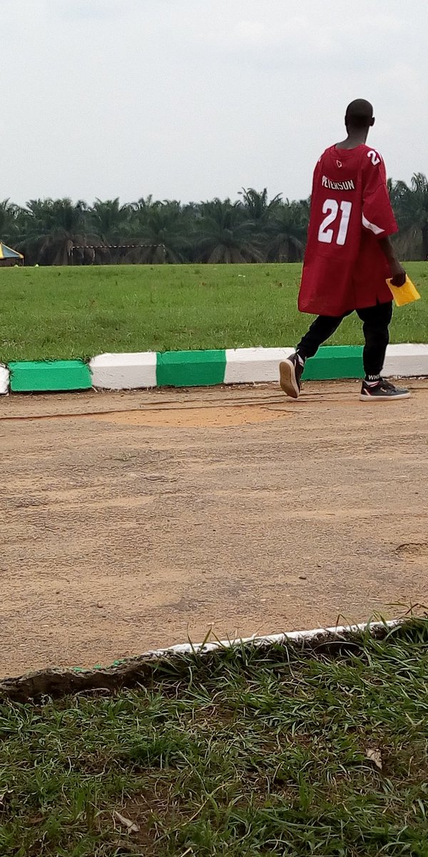 _charmcaster_'s tweet photo. Just couldn't help myself from taking this picture..  The shirt tho 😂😂.. #sweg #MSSNN https://t.co/zPnQPBjyZY