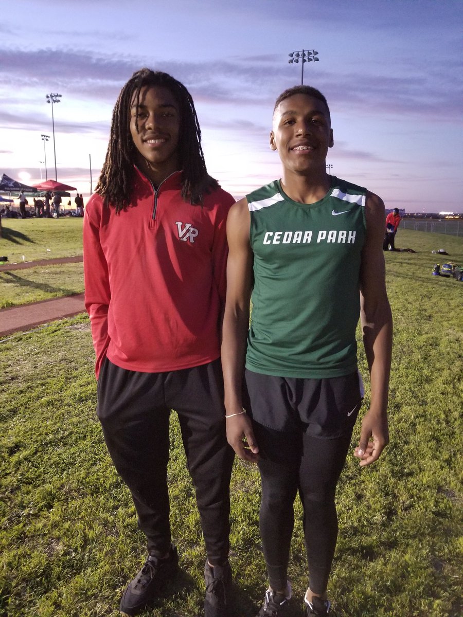 Josh_Cameron34's tweet photo. Brother from another @malachi_byrd #vistaridgefam #cphstrack https://t.co/4tnemPmBg1