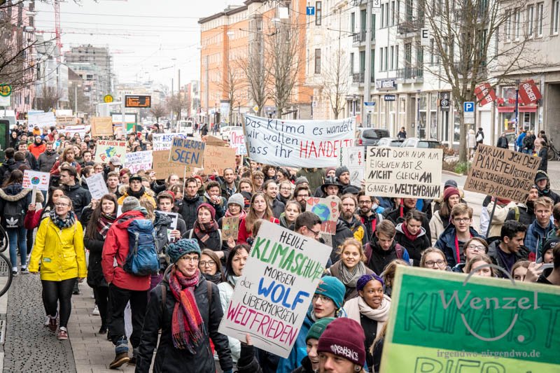 Magdeburger Schüler demonstrieren - #fridaysforfuture #magdeburg #KlimaStreik #umweltschutz <a href="/GretaThunberg/">Greta Thunberg</a>  
 irgendwo-nirgendwo.de/internationale…