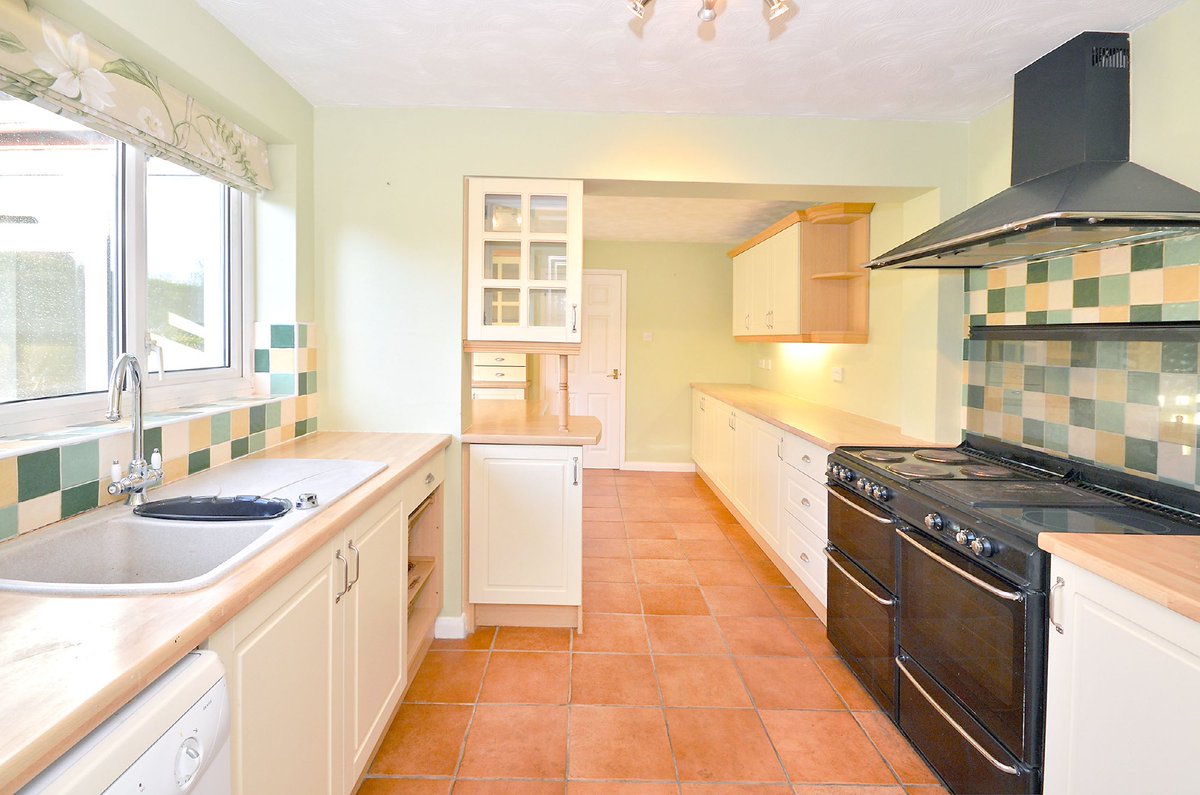 _dragonflylets's tweet photo. Your search is over! This stunning 5 bedroom detached chalet designed for family life is available in Stratton Strawless now for £1,400 pcm. Get in touch today to view on 01603 760770!
#StrattonStrawless #Norfolk #HomesForLet #Property #Rightmove #OnTheMarket https://t.co/JwFJEg1JRx