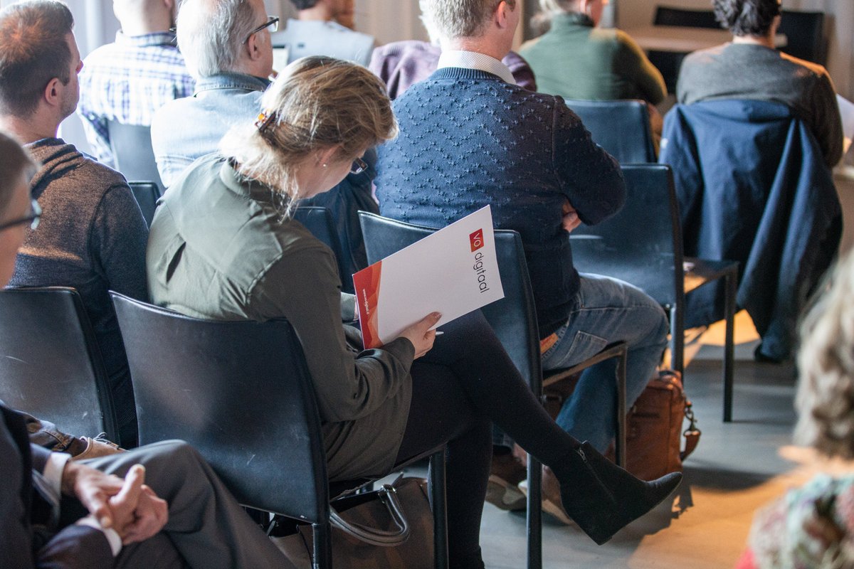 Volgende week dinsdag organiseren wij bij Hotel Central in 's-Hertogenbosch een regiobijeenkomst. Er zijn nog een paar vrije plekken. Wil jij er bij zijn? Meld je aan via: vo-digitaal.nl/?fbclid=IwAR00… #lesmethode #digitaal