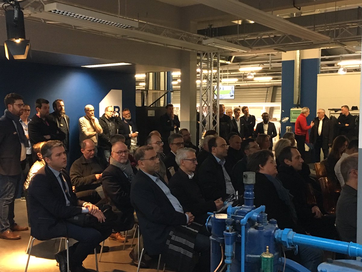 En ce moment à l'ENIM débute l'inauguration de la plateforme antTechnologie dotée d'un parc-machines unique sur le territoire dédiée à la robotique pour la formation, l'expertise, le conseil avec l'@UimmLorraine et l'@IutMetz