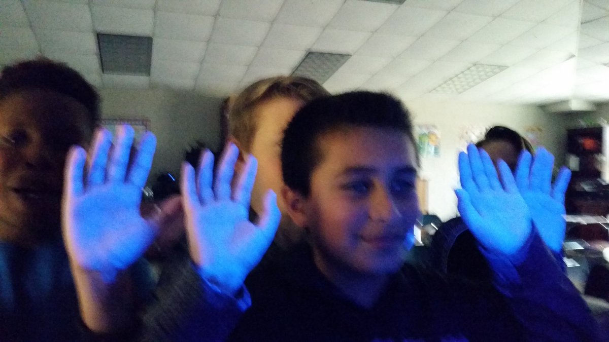 FCSNMeals's tweet photo. It's Cold &amp; Flu Season so we are Learning about Proper Handwashing Procedure @tlmstornados with Ms. Neal's 6th Grade Class. Also, the difference between using Hand Sanitizer and Actually washing your hands! 
@FCSchoolsNC @DrWebb2016
#washyourhands https://t.co/eSiVRYjHtE