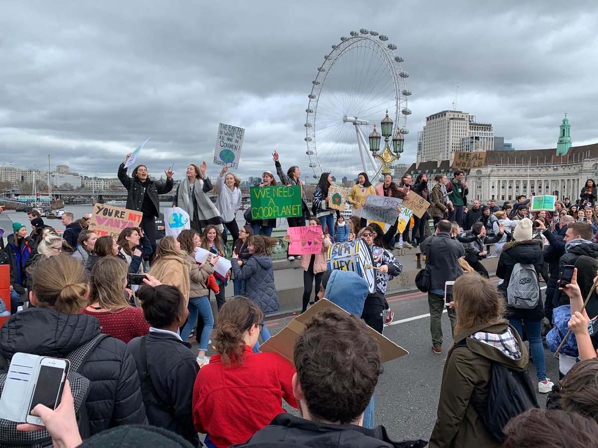countingsheepLB's tweet photo. Today our #CountingSheep cast are out in London as part of the #climatestrike protest. Fight for a better world for future generations πͺβπΏ #ThisIsZeroHour #WhateverItTakes #StagingaRevolution #ClimateAction #London #climatechange https://t.co/wxhsuOK8pn