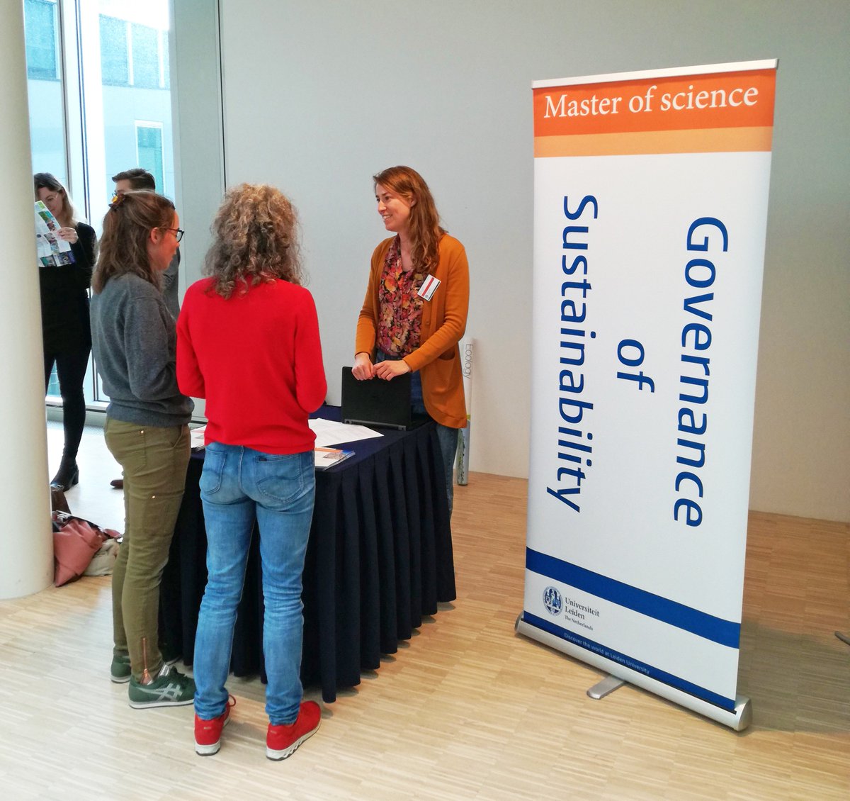 LeidenScience's tweet photo. Op de #Masterdag vandaag ook onze nieuwe Master Governance of Sustainability, die we samen organiseren met @fggaleiden 🤝 https://t.co/gPQpOYkUes