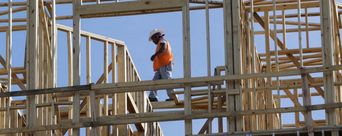 10 Ways To Improve Communication in Construction: ow.ly/BBbu30o37Ht #construction #communication #Infographic via <a href="/letsbuildcom/">LetsBuild</a>