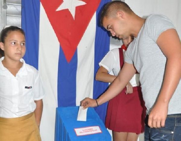 La estirpe y el honor de Maceo en Baraguá, está presente hoy en el pueblo de Cuba y en su joven generación que defiende esta Revolución y su independencia con la misma intransigencia de Mangos de Baraguá. #Cuba #SomosContinuidad #15DeMarzo