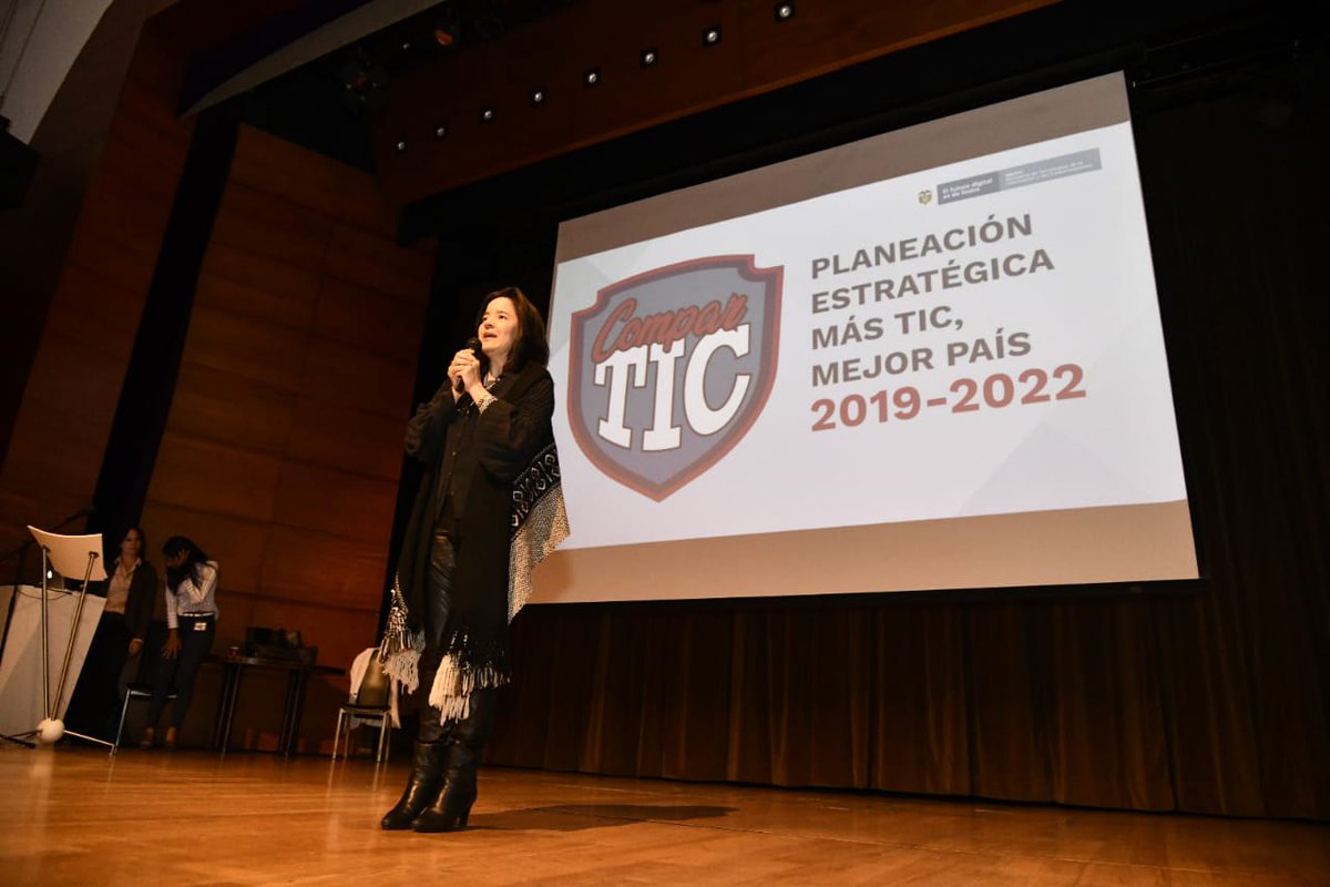 MPilarOlloqui's tweet photo. Iniciamos nuestro #ComparTIC, espacio en el que #MinTICRindeCuentas. Desde @AppsCo tenemos el gran reto de acompañar a nuestras startups en su proceso de crecimiento exponencial e internacionalización, para llegar a convertirse en unicornios. #ElFuturoDigitalEsDeTodos https://t.co/WctZwADVCT