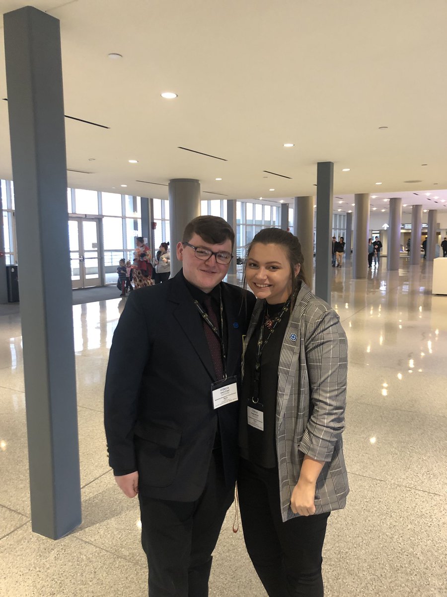 UrbanaHPDeca's tweet photo. wish us luck as we compete at DECA state🏅 #SignUp4DECA #DECAstate https://t.co/ZT0Jvs9Bre
