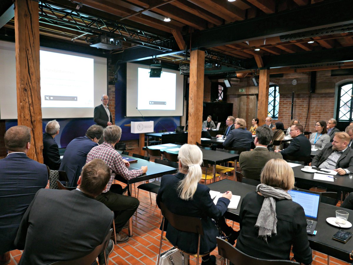 psuurone's tweet image. Minister Leppä opened #BlueBioeconomy seminar. Themes ranged from blue well-being and internationalization to methods to remove excessive nutrients from waters. @JouniVielma introduced #Recirculation Aquaculture Systems (#RAS). Digitalisation is coming quickly! @LukeFinlandInt