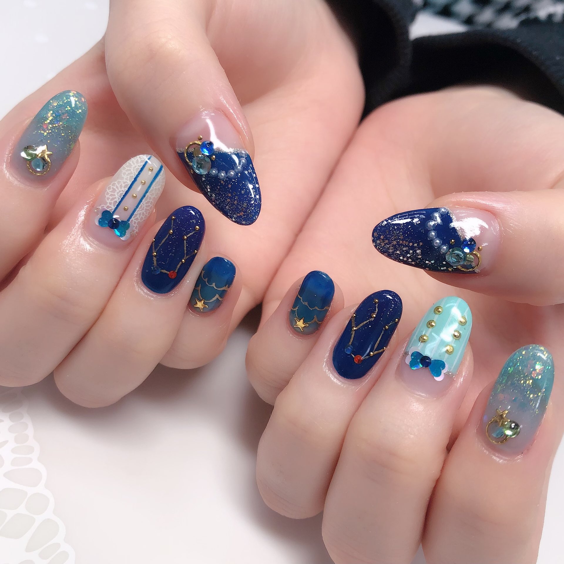 ナイスネイル池袋 Twitterissa キャラクターモチーフネイル バンドリ 氷川紗夜 氷川日菜 星屑のホロスコープ お衣装イメージで 双子座を入れてデザインさせて頂きました ご来店ありがとうございました T Co Fxvnwncms5 Twitter