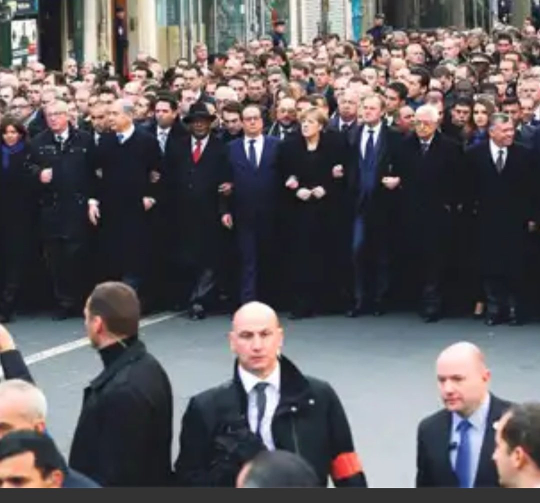 Charlie Hebdo saldırısı sonra Türkiye dahil tüm dünya liderleri Fransa'da yürüdü. Yeni Zelanda'da böyle bir yürüyüş yaparlar mı? Akıllarının ucundan bile geçmez çünkü ölen Müslüman olunca dört maymunu oynamak batının iğrenç yüzlerinden bir yüz...
#NewZealand