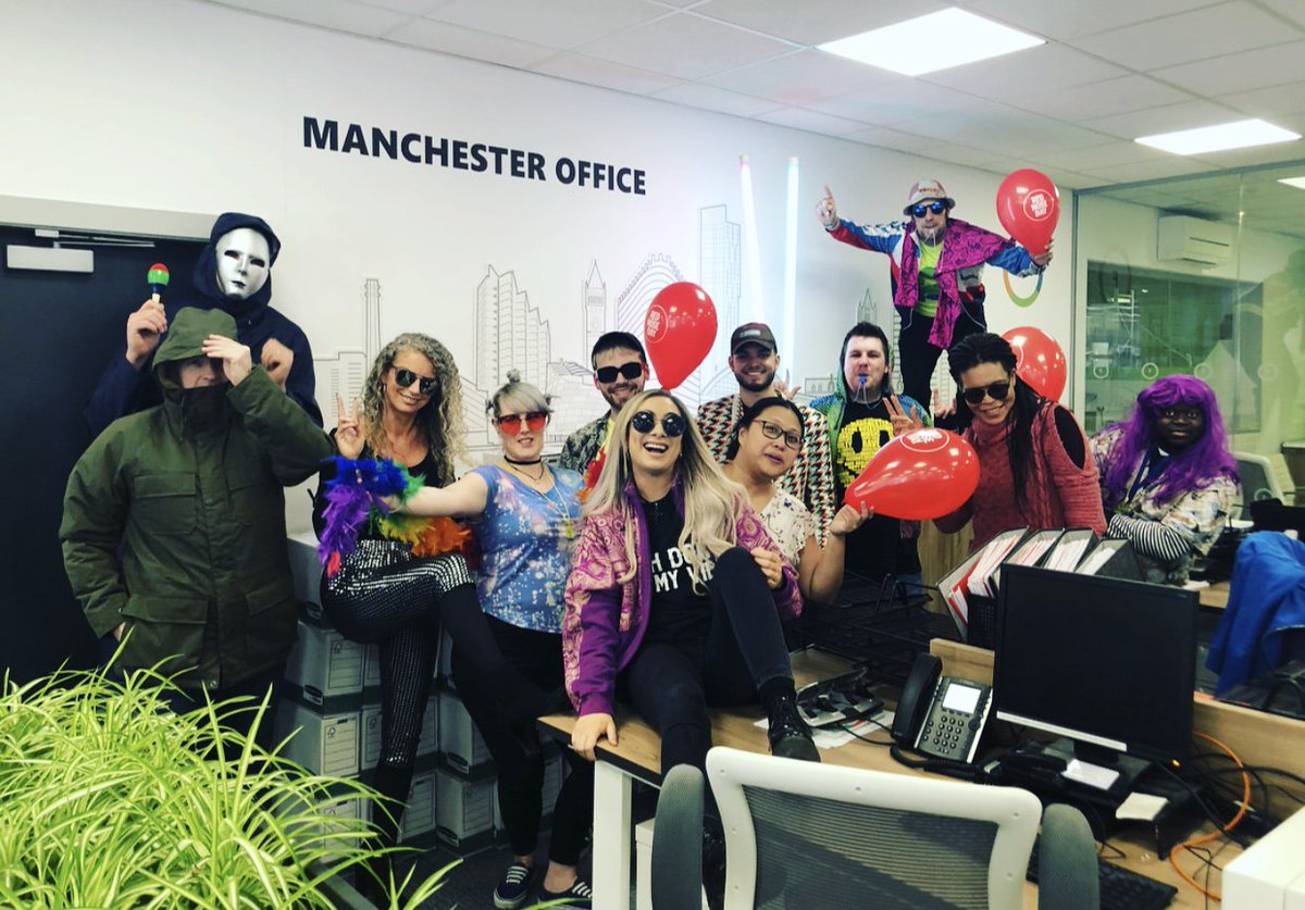 FCEExhibitions's tweet image. Fun and games for a good cause in the #Madchester office this afternoon!🎈
Whose outfit is best⁉️
#RedNoseDay2019 #FCEvents #EventProfs