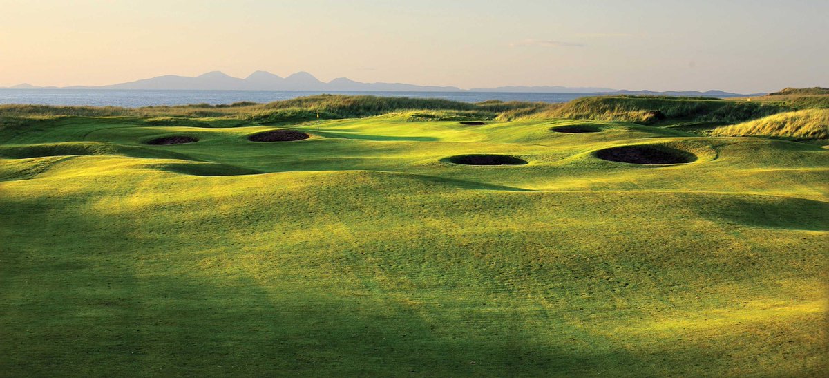 It's (rightly) known for its amazing first hole – and for being hours from anywhere – but Scotland's Machrihanish is about far more than that. Explore more on Forecaddie: forecaddie.golf/scotland/machr…

📷 Kingdom.golf