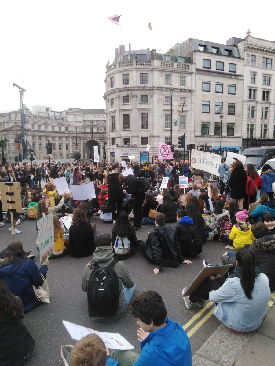 JonathanC223's tweet photo. Youth Climate Change March @Hamilton0liviaa @politicsbwood #YouthStrike4Climate https://t.co/KbyKnqbPiH