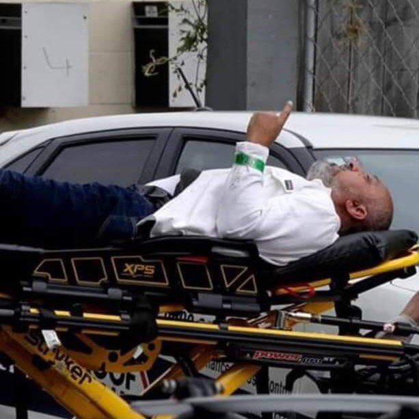 "ما مات الشهيدُ ولكن قد مضى بطلًا
وهل يموت وقول الله زكاهُ؟
إن الشهيد لحيٌّ عند بارئهِ
مكرمٌ بنعيمٍ كان يهواهُ
يا آل الشهيد اصبروا فالله بشركم
من يصبر اليوم يُعْطَ الأجر أُخراهُ
لا تأسون على الشهيد فإن له
مقام صدق كريمًا عند مولاهُ."

 #حادث_نيوزيلندا_الإرهابي
