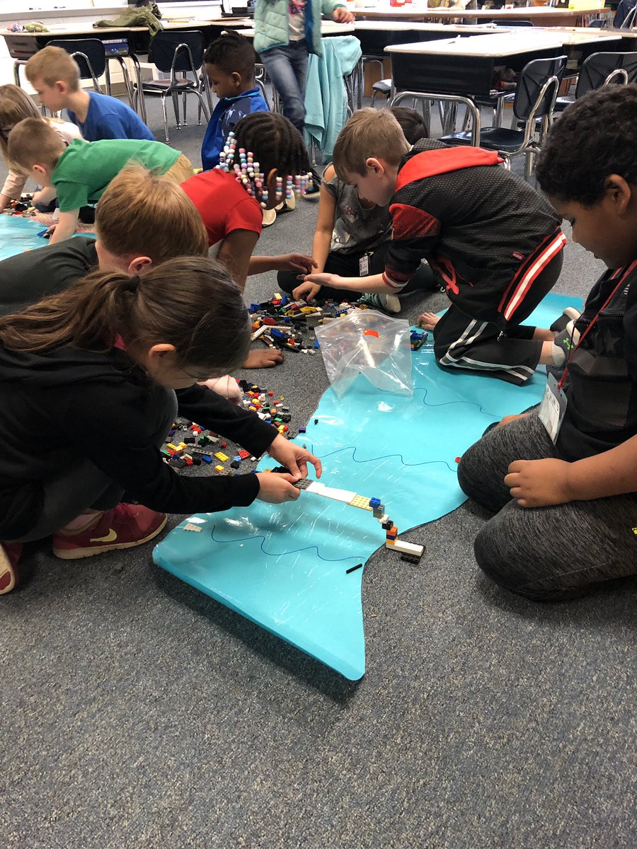 tlonderee's tweet photo. The 1st graders at @bethelelem are working together to build bridges over the “river” #bethelbengals #bethelstem #legoeducation #stemchallenge https://t.co/UgNePm5jzr