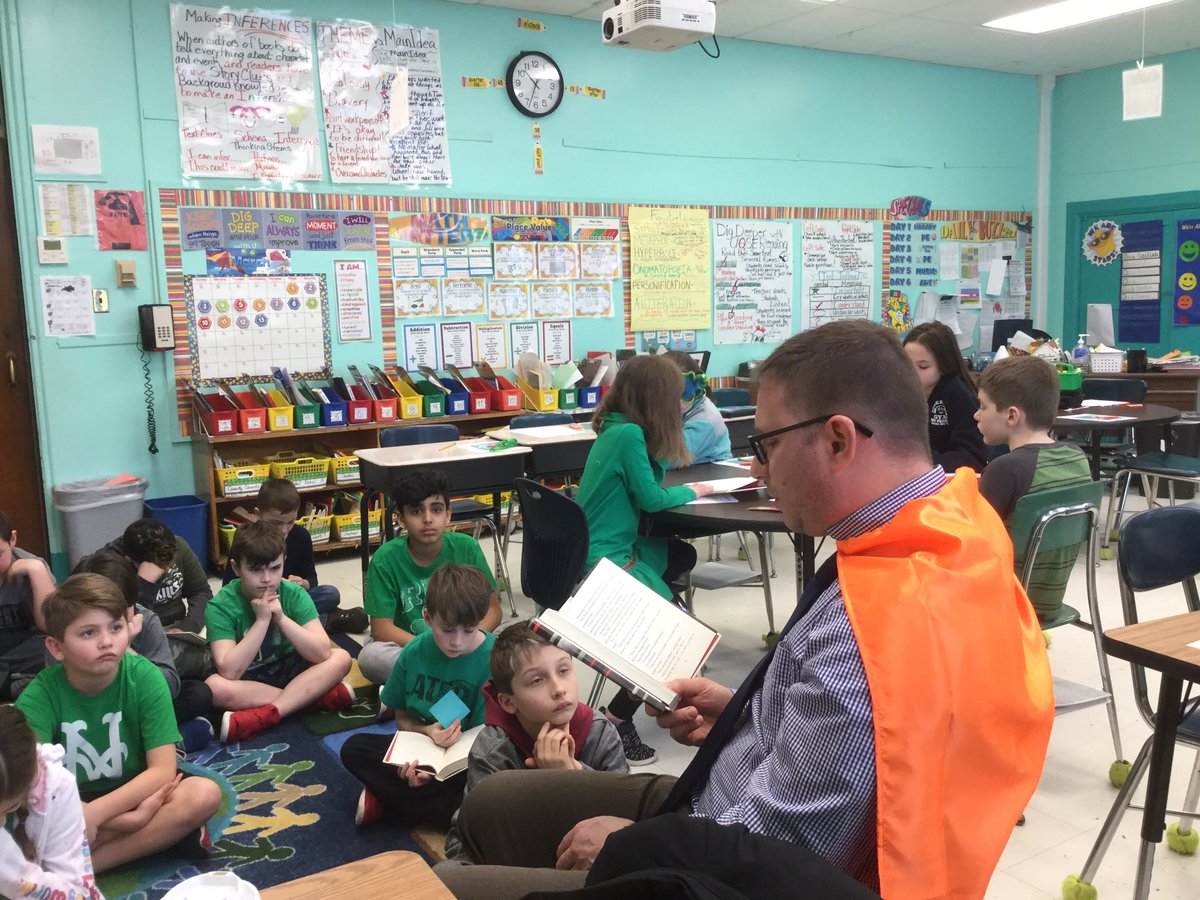 JaneG55's tweet photo. Guest Reader, SuperTeacher Mr. Brozik, reading “THE WILD ROBOT ESCAPES”........students loving it, thanks Mr. B
#mineolaproud https://t.co/UHddtaHt6l