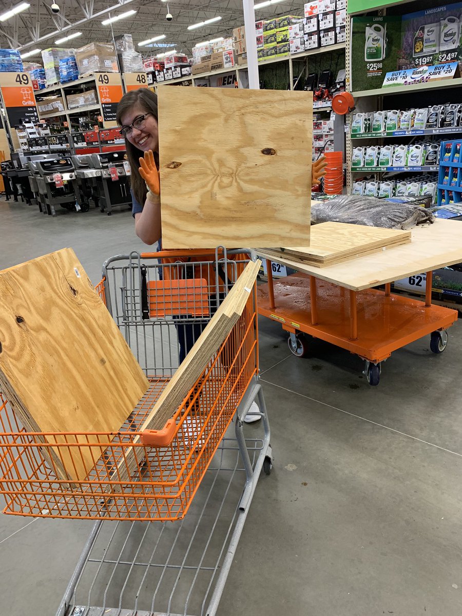 Mama2tck's tweet image. @Lauralpb99 showing how to work safe and wear gloves when moving lumber at the Service Desk!!! #WhyWeWorkSafe @homedepot1764 @waynehomedepot @DeanJeanette
