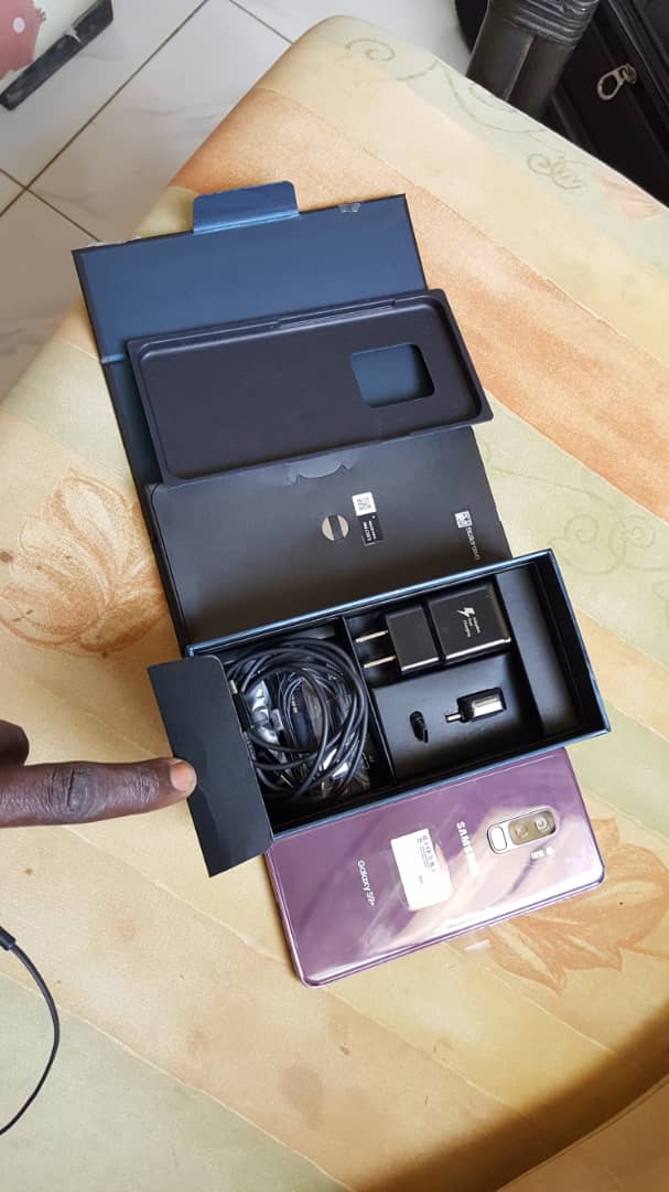MultimediaSen's tweet image. Samsung galaxy S9+ Authentique 64Gb de mémoire neuf dans sa boite avec tous ses accessoires d'origines à seulement 290000f
Contact: 771109454 ou whatsapp