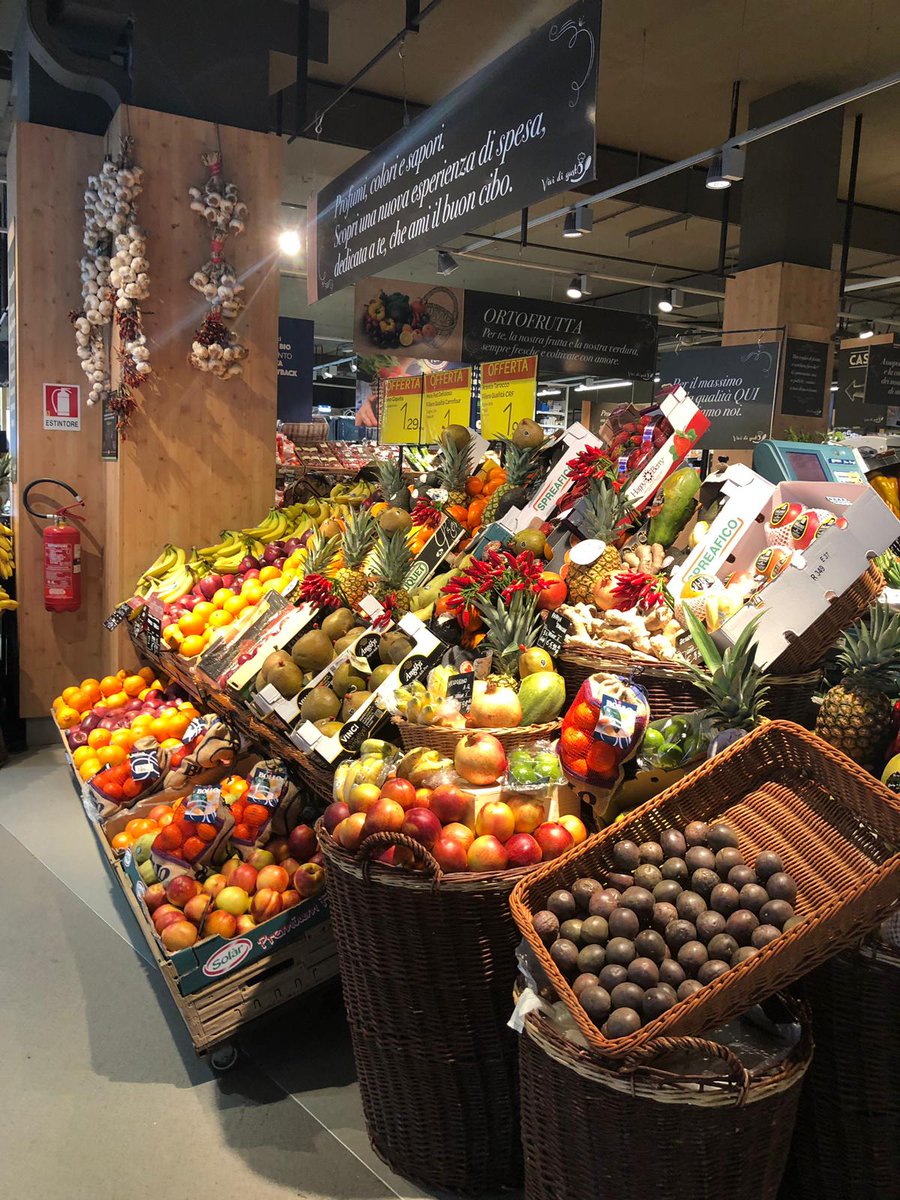 FreshPointMag's tweet photo. Oggi in @CarrefourItalia 
per intervistare
il direttore commerciale
Alberto Coldani
che ha spiegato a #FPMag
strategie e novità
del #repartofresh

Cosa ci ha detto? Lo troverete
sul prossimo numero di maggio
che porteremo anche a @TuttoFoodMilano e @MacfrutFiera

#backstage https://t.co/z9ZKgKEKK0