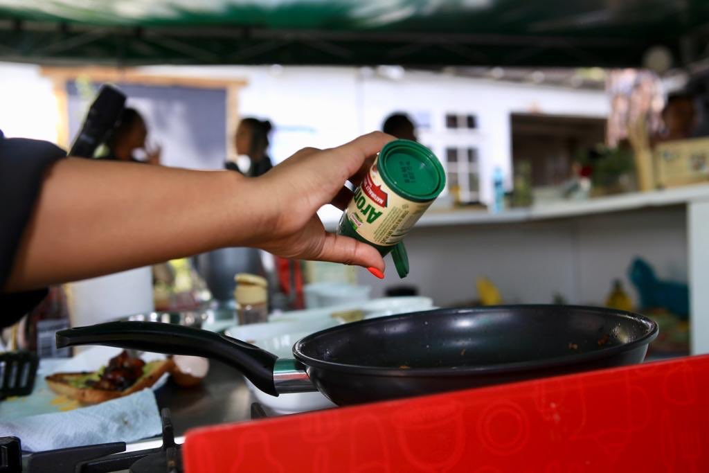 Luyanda_Maf's tweet photo. It's #SaltWeek and this week is to get citizens to cut down on their salt intake and start living a healthy lifestyle free of high blood pressure linked illnesses such as heart conditions and strokes
#betterthansalt https://t.co/Vll8IXyA92
