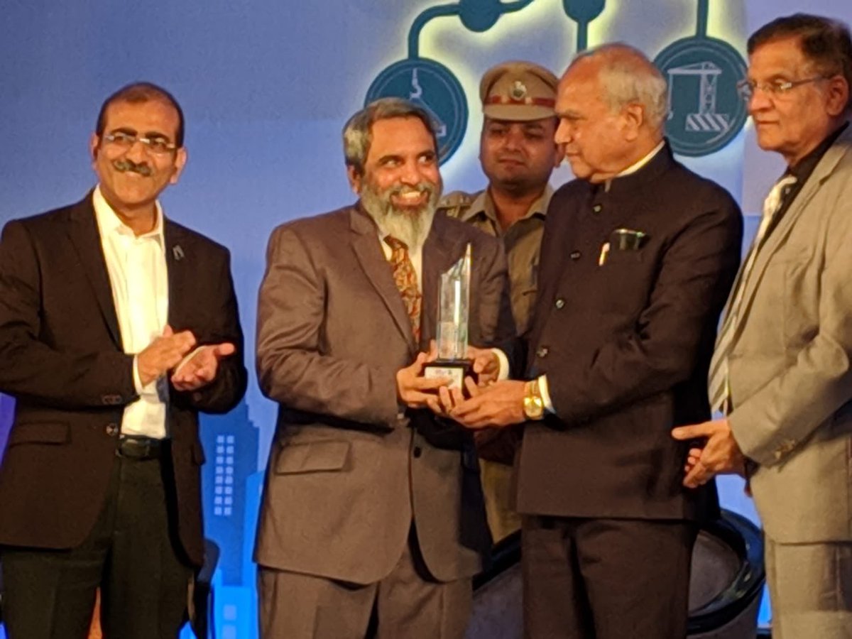 mindspace_parks's tweet photo. Raheja Vistas, Hyderabad has been conferred with the Best Residential Project Award at the CNBC Awaaz Real Estate Awards – South Zone.
The award was presented by Shri Banwarilal Purohit.
Thank you for the honour @CNBC Awaaz.
#BestResidentialProject #CNBCAwaaz #RealEstateAwards https://t.co/WHTIICtMUH