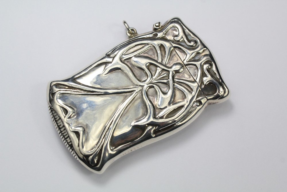 PILL BOX TOP QUALITY STERLING SILVER FISH VESTA CASE