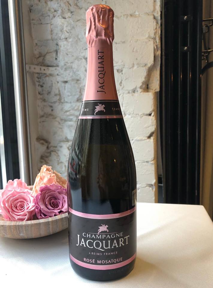 Lieliska diena sākas ar kafiju un beidzas ar šampanieti

Lai lieliska piektdiena! 🥂