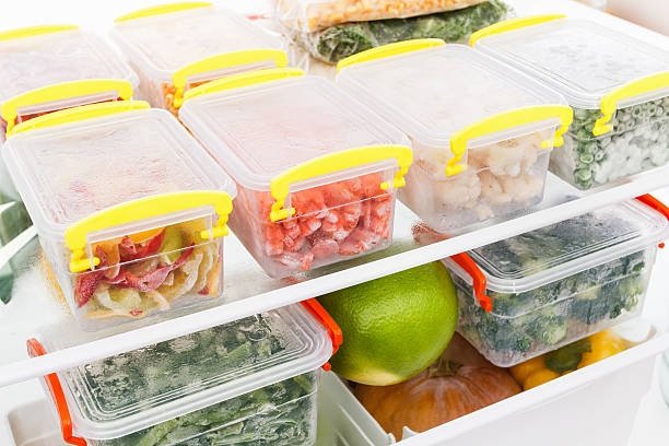 QuinnAppliance's tweet image. Tip: Make sure to cover food and liquids stored in the fridge. Uncovered foods can release moisture, which causes the compressor to work unnecessarily harder. 
#fridgetips