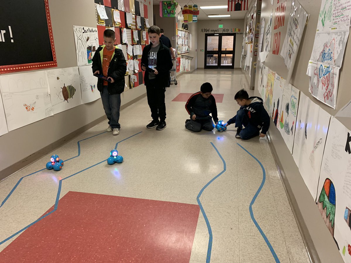 Nattanner's tweet photo. Coding fun with Dash Robot in 4th grade! #BPSPantherPride  #ARKidsCanCode https://t.co/gGX2LpWl7I