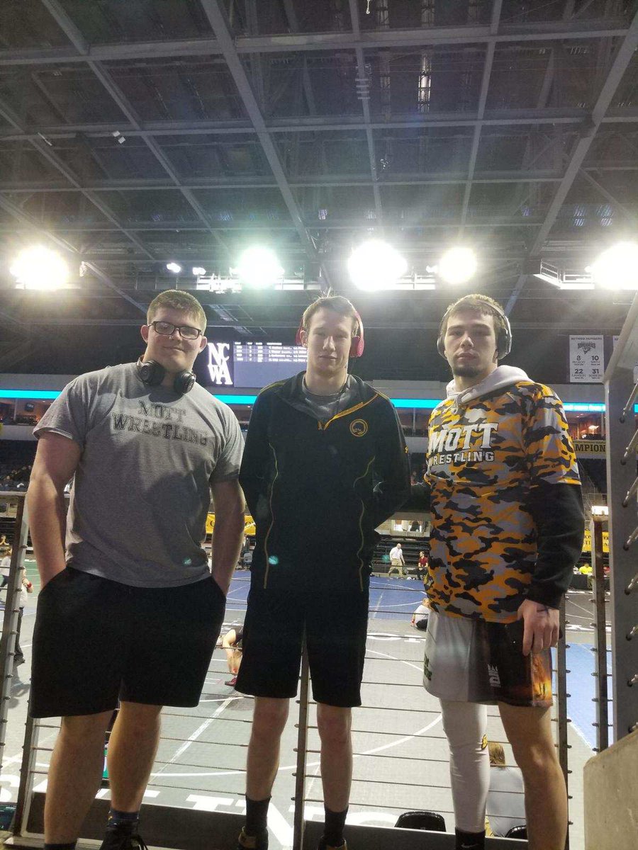 mandy_cummins's tweet image. Extremely proud of our Wrestling Alumni Lance Clapp, Chase Bates and JT Mullins. All three are chasing, in day 2, for the honor of an NCWA National title in Allen, Texas. #AlwaysADragon @swartzcreekad @SwartzCreekHS @swartz_creek @MottCollege