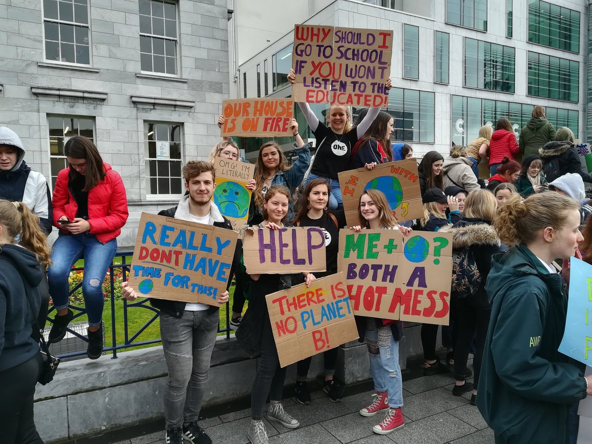 IsabelAuld's tweet photo. #Strike4Climate today in Cork City. What.A.March
So many primary school children out bearing signs ❤️ The march is over but we must continue to press for change 🌍 #oneyouth19 #ClimateJustice https://t.co/7AvFUU4dBu