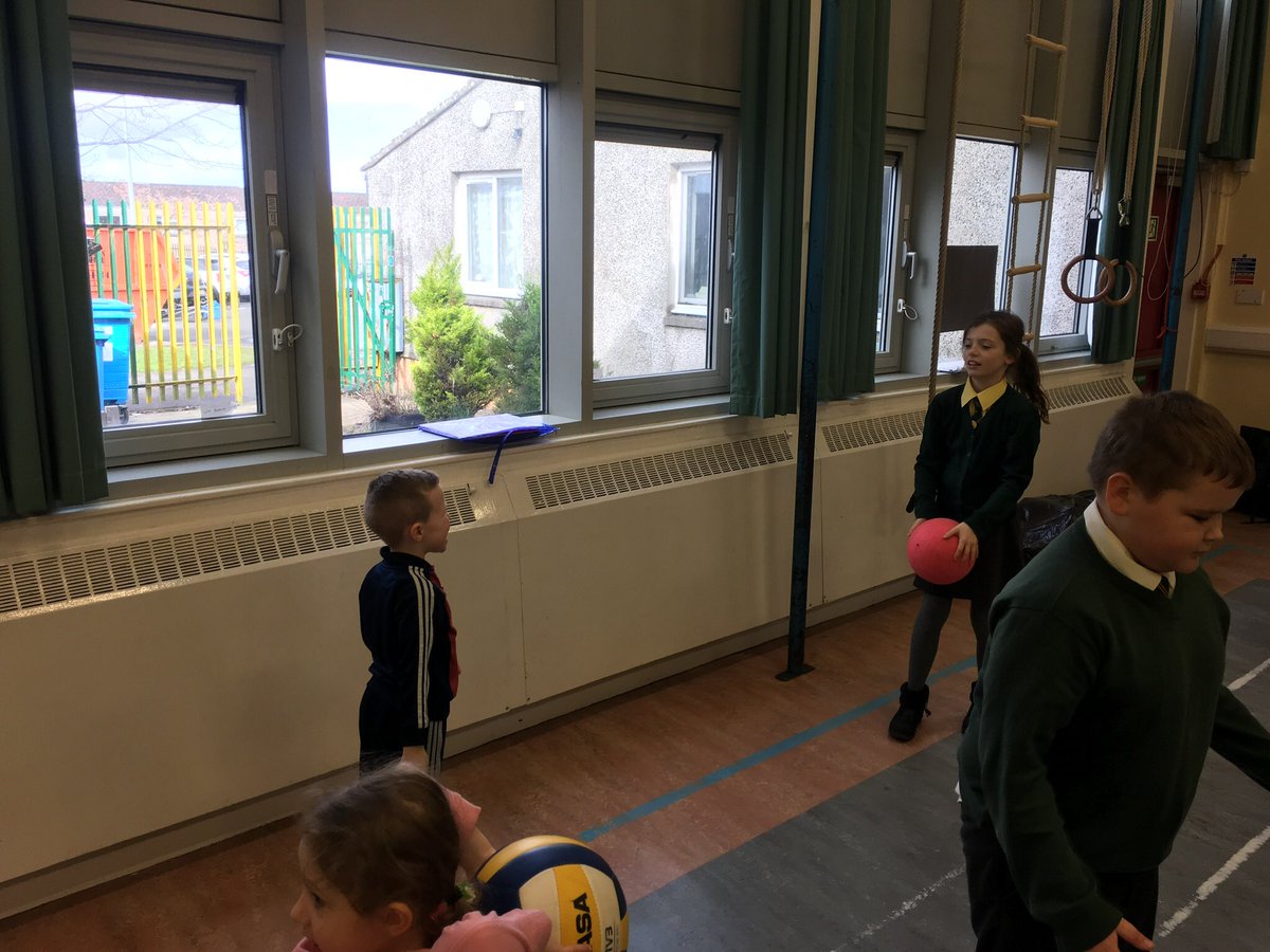 MrsKerr4's tweet image. On a Thursday P6 have been helping the nursery children in P.E #P.Ebuddies #workingtogether #developingconfidence @StNinianPS