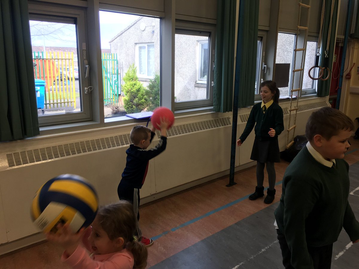 MrsKerr4's tweet image. On a Thursday P6 have been helping the nursery children in P.E #P.Ebuddies #workingtogether #developingconfidence @StNinianPS