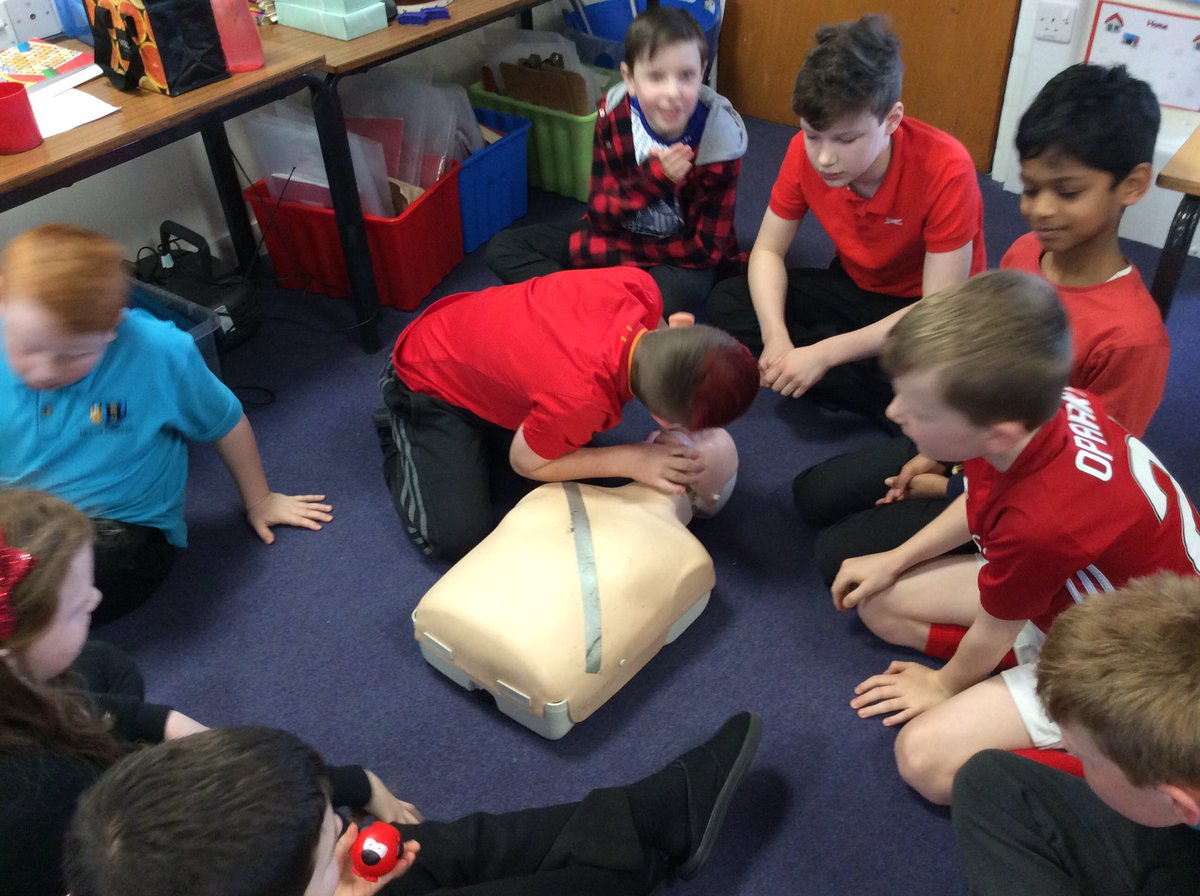 hiltoninverness's tweet photo. A big thank you to Scott from the Scottish Ambulance Service who visited P6 this morning to talk to us about saving lives #learningathilton #savealifescotland https://t.co/vA9uHpbRYR