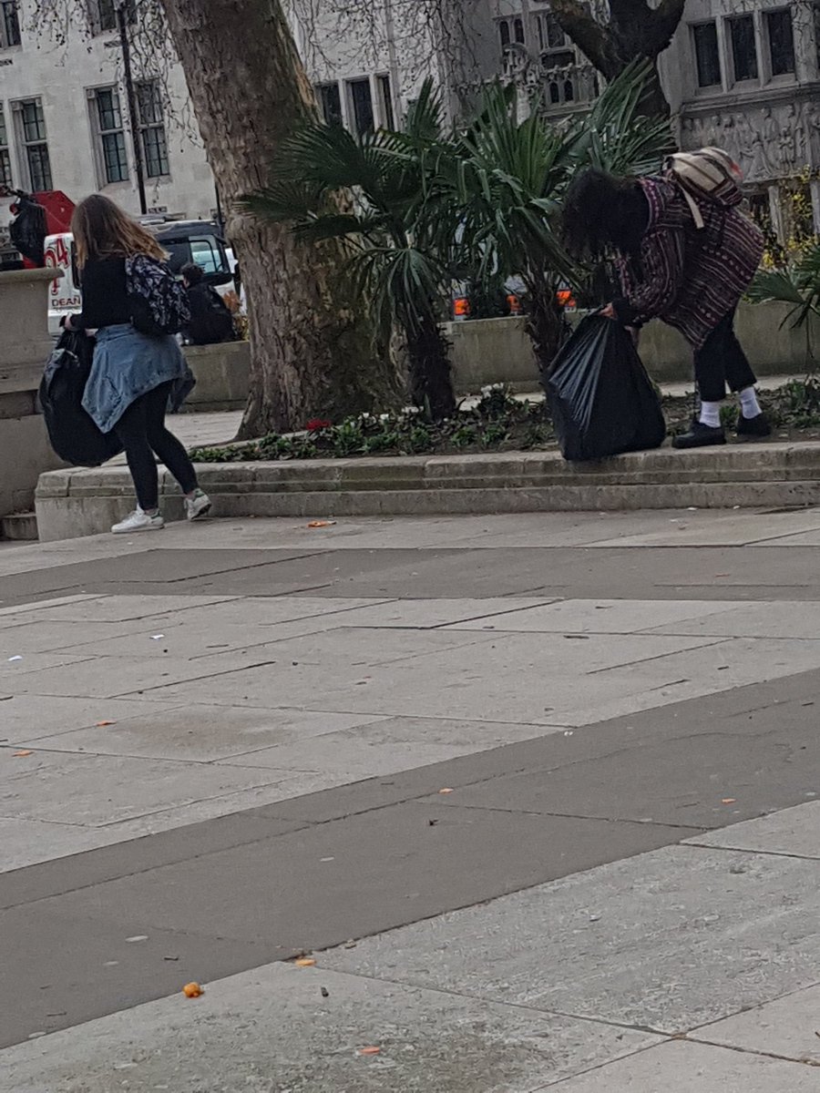 There's no point protesting if we continue to waste and pollute. Well done to those who have helped clean up the streets afterwards #dontbeignorant #climatestrike #YouthStrike4Climate #YouthClimateStrike